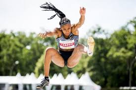 Nafi thiam gooit speer 59m32 ver belgisch record en meetingrecord !! Nafi Thiam Ligt Na 5 Onderdelen 93 Punten Voor Op Europees Record Metro
