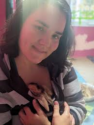 My baby girl has been particularly clingy the past two days, jumping onto  my lap and also making little grunting noises. Now, I could stay here  forever just stroking her, It's so