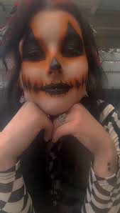 HAPPY HALLOWEEN! 🎃 Who is everyone dressing as today!? Have fun and stay  safe and stay spooky 🖤🕸️❤️👻 🎃 Trick or treaters got spoilt but next  year I'm going to make the