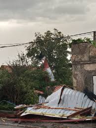 Jak informują służby, rannych jest co najmniej dwieście osób. To Bylo Jak Tornado Zniszczenia Po Ulewie I Wichurze W Powiecie Swidnickim Foto Video Swidnica24 Pl Wydarzenia Informacje Rozrywka Kultura Polityka Wywiady Wypadki