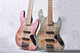 ベース・マガジン