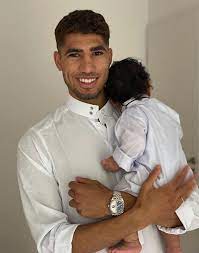 Achraf hakimi, 22, de maroc inter milan, depuis 2020 milieu droit valeur marchande: Achraf Hakimi Papa Et Footballeur Comble Hola Maroc