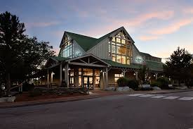 L L Bean Home Store Freeport Maine Open 24 Hours 7 Days A Week Maine Living Freeport Brick Sidewalk