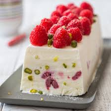 Semifreddo Au Yaourt Framboises Et Pistaches Regilait Recette Recette Dessert Leger Dessert Leger Dessert Facile Et Leger