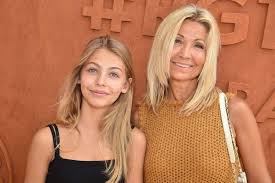Maybe you would like to learn more about one of these? Ressemble A Son Pere A Quoi Ressemble La Fille De 17 Ans De Belmondo Nee Lorsque L Acteur Avait 70 Ans