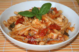 La settimana scorsa ho subito un piccolo intervento ma nulla di grave , allora oggi data la debolezza, ho girovagato su internet alla ricerca. Pasta Con Pesce Spada Melanzane E Provola Affumicata Le Ricette Di Marina