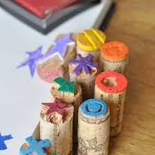 Gardons la foi, nous sommes face à un plan divin, qui se moque de nos agendas, qui se déroule à merveille en fait, acceptons de ne pas en savoir grand chose. Le Liege Dans La Maison Faire Des Tampons Bouchons De Liege Creation De Livres