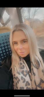 Plz could someone add these 2 lads I onto one photograph