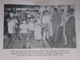 Jasa paling besar tun mustapha adalah dengan kelicikan dan helah. Kerana Rm1 Juta Tangau Kata Tun Mustapha Paksa Masuk Islam Shafie Bagi Duit Kepada Gereja