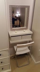 Diy Dressing Table 2 Floating Shelves Crates Seat And Mirror Armazenamento Em Banheiro Pequeno Banheiro Diy Armarios De Banheiro