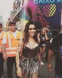 São paulo rodoviária carnaval índio índia fantasia alessandra negrini carnaval2020. Figurin Alessandra Corset Instagram