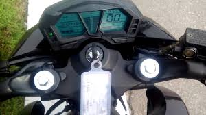 In this version sold from year 2018 , the dry weight is 145.0 kg (319.7 pounds) and it is equipped with a single cylinder. Demak Skyline Cut Off
