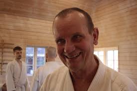 Shihan Kim Lundsgård 6. Dan. Det er altid en glædelig nyhed, når nogen  bliver gradueret, eller der er blevet rekommanderet 5.6.7. Dan som bliver  godkendt. I denne uge har Dojo-Cho, Sensei Kim