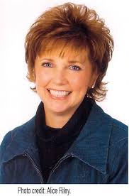 Society Wives: Secret Lives: The Rags-to-Riches Wife