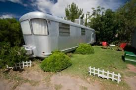 How many screws are in a manufactured home skirting kit? Cats Under A Mobile Home Thriftyfun