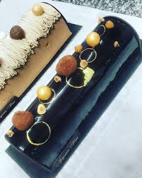 Jeffrey Cagnes On Instagram Buche Alambra Biscuit Noisette Et Chocolat Et Raisin Au Rhum Ganache Chocolat Noire R Mirror Glaze Cake Mirror Glaze Almond Tree