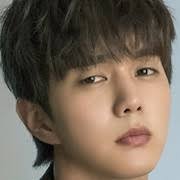 Mostrando la vita di kang bok su sin dai tempi di scuola, questo drama vuole rappresentare come un bravo adolescente possa diventare cattivo e come possa tornare ad essere un bravo adulto grazie al chiarimento di alcuni malintesi. My Strange Hero Asianwiki