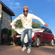 He bought another house worth r6. Somizi Gives Miss Sa Zozibini Tunzi R1000 After Public Promise News365 Co Za