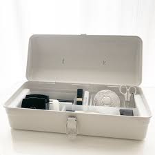 ポーチに 工具箱にも 化粧品収納 から学ぶ賢いコスメ収納術 収納 コスメ 収納 インテリア 収納