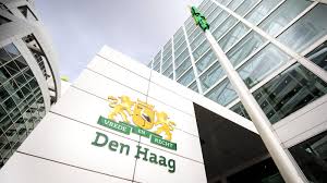 In de scheldestraat iets verderop deed de forensische opsporing onderzoek en maakte foto's. Ruim 6 Ton Verduisterd In Nieuw Financieel Schandaal Gemeente Den Haag Nos