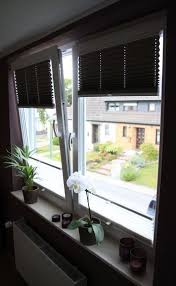 Plissee Faltstores Von Handelsring Com Fertig Montiert Am Fenster Pleated Blinds For Windows Plissees Fenste Diy Blinds Living Room Blinds Blinds Design