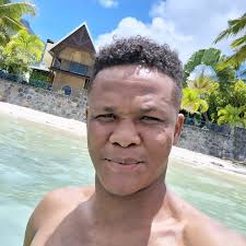 🔥 Difé ine pran dan Caro Cannes …