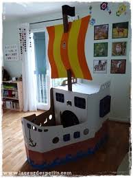 Des Jouets En Carton A Decorer Concours Avec Wiplii La Cour Des Petits Jouets En Carton Bateaux De Pirates En Carton Deco Pirate