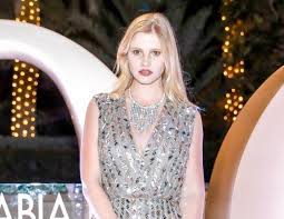 Taking after that, he showed up in the tv arrangement fat friends, which was composed by kay mellor and boyz unlimited. Lara Stone Wiki Age Birthday Height Husband Boyfriend Net Worth