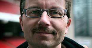 Falleret milliardær dømt til at betale 87 millioner kroner