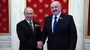 Ein mitreisender berichtet anonym von dramatischen szenen an bord. Die Hassfreundschaft Zwischen Putin Und Lukaschenko Mdr De