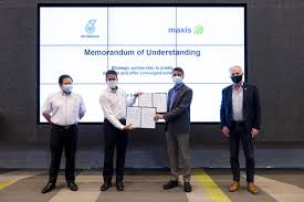 Board of directors rakesh makhija independent director & non executive ( part time) chairman amitabh chaudhry managing director & chief executive officer Petronas Dagangan Maxis In Strategic Partnership The Star