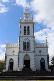 Eglise Paroissiale Notre Dame Du Rosaire Sur La Commune De Saint Denis Departement De La La Reunion En 2020 Eglise Eglise Notre Dame Ville De Saintes