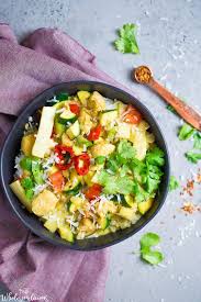 The lemongrass, coconut milk and ginger add to a dish that is here purp. Instant Pot Thai Green Coconut Chicken Curry Wholesomelicious