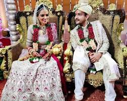 Aditya Narayan Marries Girlfriend Shweta Agarwal See Pics From The Wedding Celebrity Weddings Wedding Pics Indian Bride