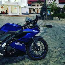 Borrowing its ferocious look and aggression from its elder track sibling r1. R15 V3 Bs 6 Racing Blue R15 V3 Racing Blue