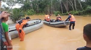 Tempat wisata di kisaran kabupaten asahan yang terbaru dan lagi hits. Sungai Batang Limun Meluap Pemuda Asal Pelawan Hanyut Dibawa Arus Tinta Nusantara