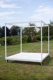 Sie können solch ein bett auch ganz einfach selbst bauen und gestalten. Unser Selbstgebautes Gartenbett Ein Platz Zum Wolken Und Sterne Gucken Und Fur Laue Sommernachte Inklusive Anleitung Tastesheriff