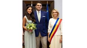 De fapt, fosta soție a lui liviu dragnea făcea adesea vizite la spiritiști și vrăjitoare. De Ce Valentin Dragnea Nu È™i A Invitat Mama La NuntÄƒ Liviu Dragnea Este Extrem De SupÄƒrat Pe Bombonica Prodan Motivul Pentru Care Nici Gabriela Firea Nu A Fost La NuntÄƒ