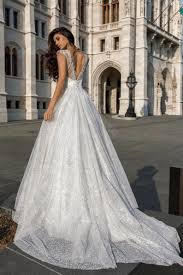 Feb 02, 2018 · wie ihr wisst bin ich nicht der größte freund von spielen auf der hochzeit aber es gibt eines, das ist wirklich ganz amüsant finde und auch als ein solches empfinde, dass das brautpaar nicht ganz so schikaniert wie ein bräutigam füttern zum beispiel. Individuelle Grosse A Linie Silhouette Xael Brautkleid Etsy Braut Brautkleid Hochzeitskleid