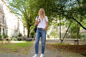 Maybe you would like to learn more about one of these? Mom Jeans Kombinieren Zwei Verschiedene Styles