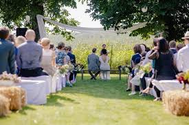 Viele träumen von einer hochzeit im eigenen garten. Freie Trauung Im Garten Haus Am Bauernsee Hochzeitslocation Hochzeitslocation Brandenburg Hochzeit Am See