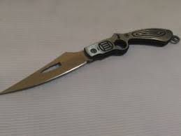 Ada tiga jenis pisau yang secara umum dapat anda lempar, yaitu pisau dengan titik berat berada pada bagian. 10 Pisau Lipat Terbaik Di Indonesia 2021 Rekomendasi Merk Harga