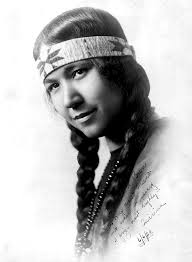 Tsianina Redfeather, a famous Creek/Cherokee singer and performer, early  1900s. [727x992] : r/HistoryPorn