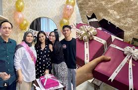 Masih bingung memilih model sepatu apa yang akan pas untuk ibumu? Myartis Com Myartis My Artis Bella Hadiahkan Ibu Set Barang Kemas Mama Cakap Janganlah Susah Susah Bazir Duit