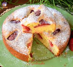 Allora dovete assolutamente provare questa ciambella alle fragole. Torta Soffice Alle Fragole E Yogurt Ricetta Buonissima