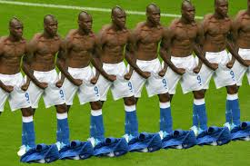 L'italia batte 2 a 1 la germania. Balotelli Celebration Novocom Top