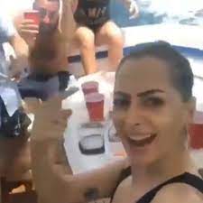 Conocí a yosstop y me ignora de esta manera espero les haya gustado el vídeo 20 likes para más mis redes sociales El Escandalo De Yosstop Exhibio En Video Pelea En Un Yate Y Levanto Ola De Criticas Infobae