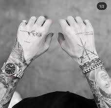 Einfache Herren Hand Tattoo Ideen Inspiration Einfache Hand Herren Ideen In 2020 Hand Tattoos For Guys Tattoos Hand Tattoos