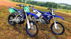 2 Stroke Vs 4 Stroke 2019 Yamaha Yz250x And Yz250fx Dirt Bike Magazine Youtube Dirt Bike Magazine Yz250fx Yamaha