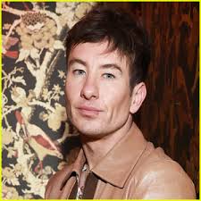 Ryan Reynolds Got All Dressed Up to Promote Mariah Carey's Memoir!: Photo  4490093